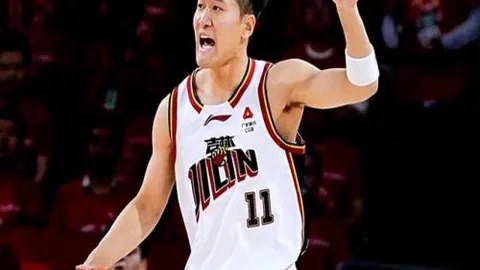 西海岸队1-2负于莫斯科中央陆军，张修维传球助段刘愚破门得分